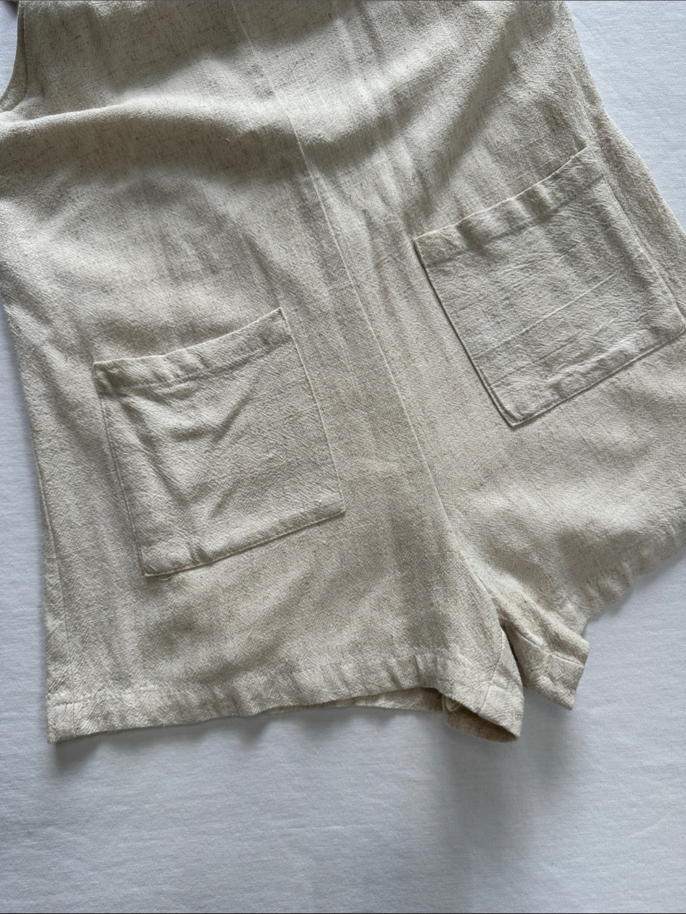 Light Beige Linen Romper with Front Pockets, Alterd’ State. Size XS - Picture 4 of 5